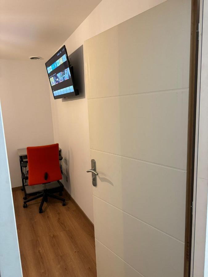 Chambre Privee/Climatisee+Tv /Petit Dejeuner Inclu/Tout Confort เนอแวร์ ภายนอก รูปภาพ