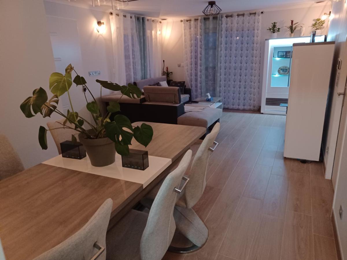 Chambre Privee/Climatisee+Tv /Petit Dejeuner Inclu/Tout Confort เนอแวร์ ภายนอก รูปภาพ