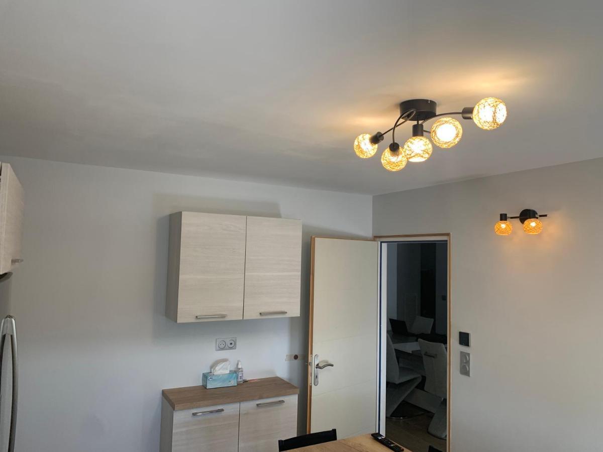 Chambre Privee/Climatisee+Tv /Petit Dejeuner Inclu/Tout Confort เนอแวร์ ภายนอก รูปภาพ