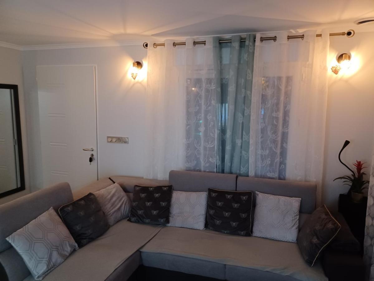 Chambre Privee/Climatisee+Tv /Petit Dejeuner Inclu/Tout Confort เนอแวร์ ภายนอก รูปภาพ