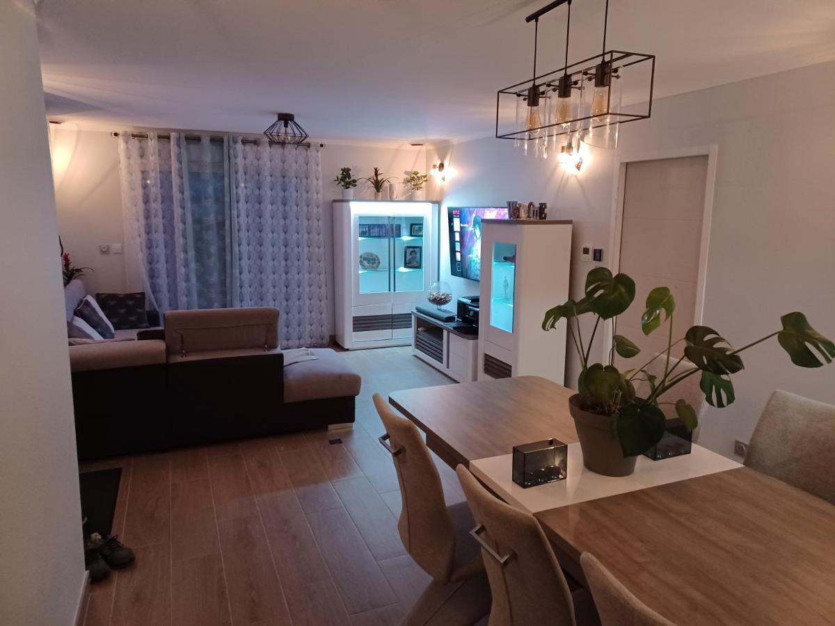 Chambre Privee/Climatisee+Tv /Petit Dejeuner Inclu/Tout Confort เนอแวร์ ภายนอก รูปภาพ