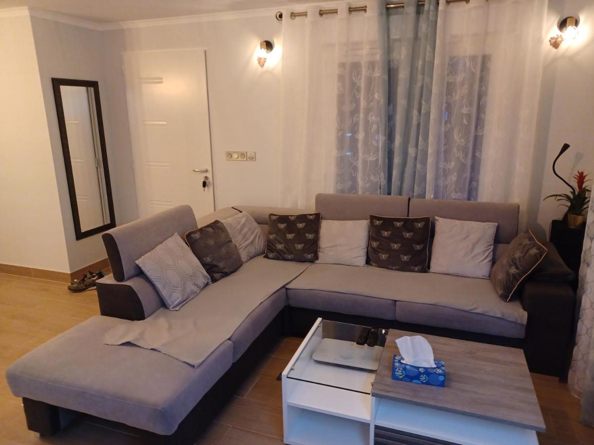 Chambre Privee/Climatisee+Tv /Petit Dejeuner Inclu/Tout Confort เนอแวร์ ภายนอก รูปภาพ