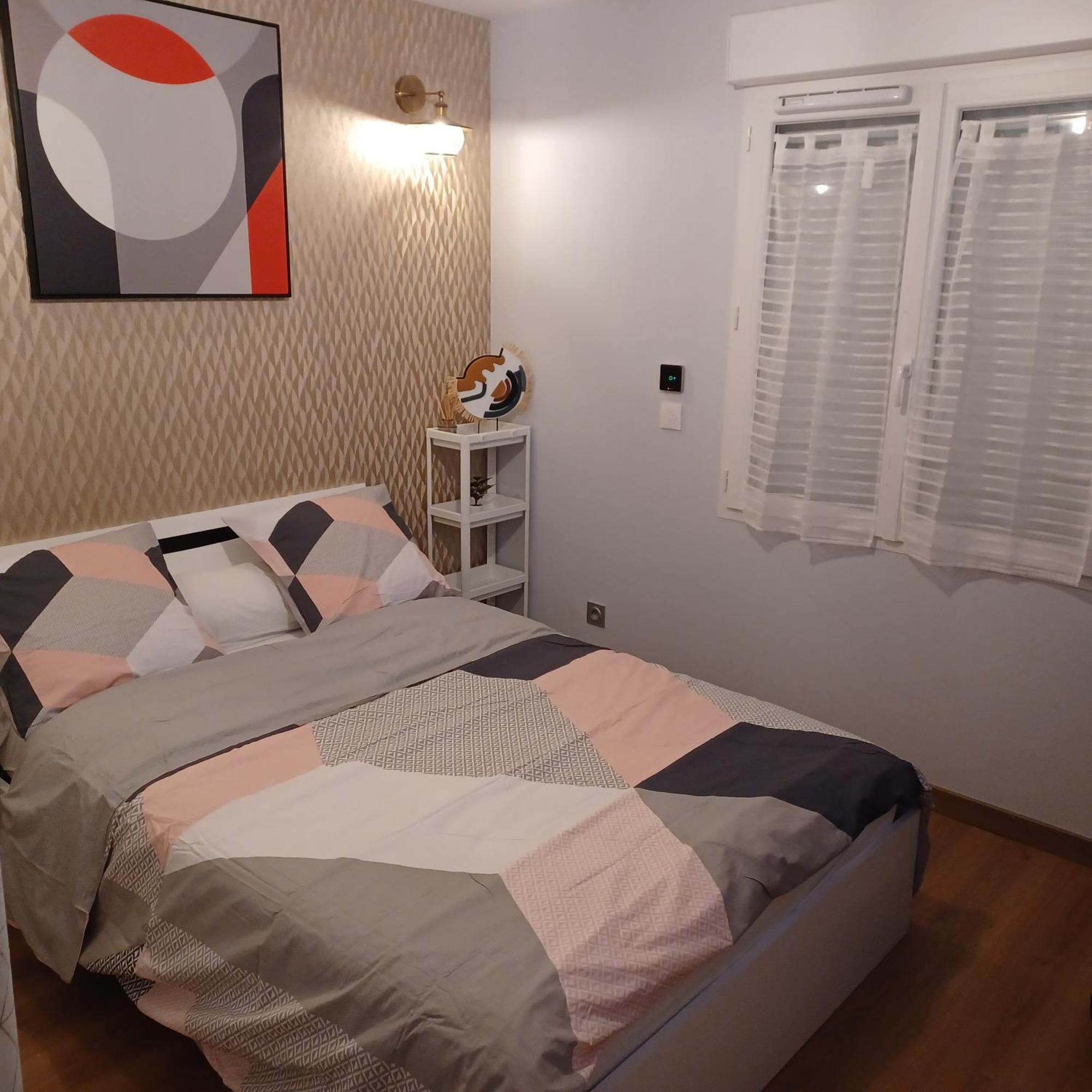 Chambre Privee/Climatisee+Tv /Petit Dejeuner Inclu/Tout Confort เนอแวร์ ภายนอก รูปภาพ
